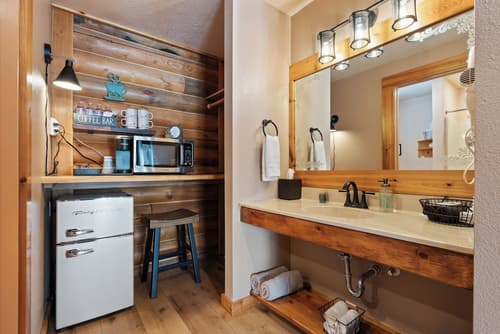 Duck Creek Village Inn, Room