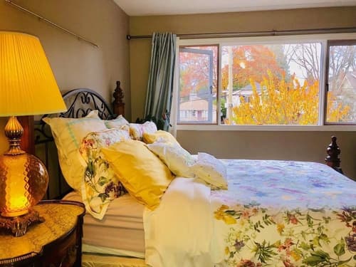 The Sunshine House, Room