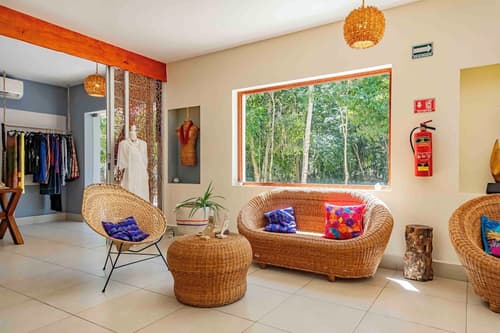 Niik Tulum, Lobby sitting area