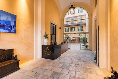 Room of Andrea, Lobby