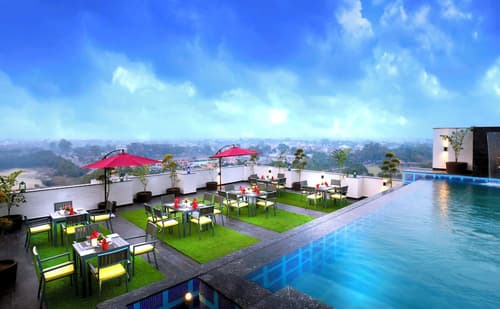 Golden Tulip Agra, Pool