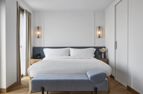 Alex Lake Zürich, Room