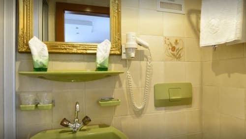 Hotel Beretta, Bathroom