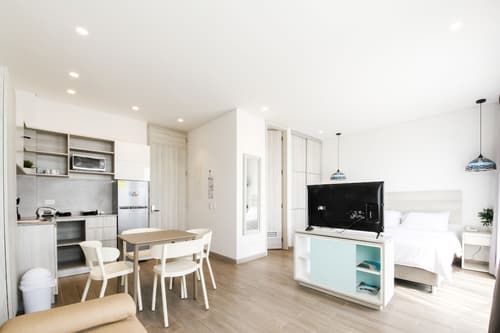 Azure Lofts & Pool Hotel, Room