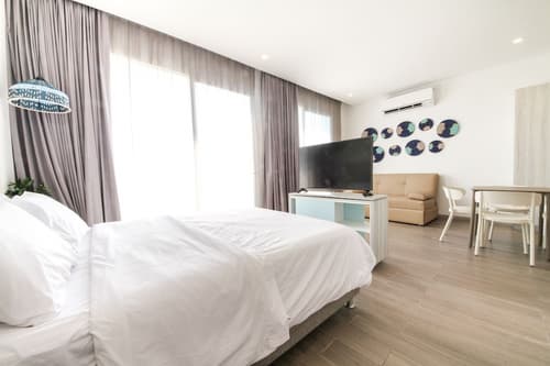 Azure Lofts & Pool Hotel, Room