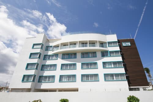 Azure Lofts & Pool Hotel, Front of property