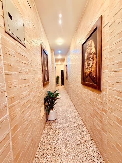 Giza Pyramids View Inn, Interior entrance