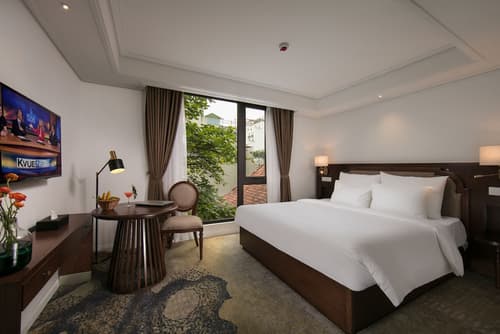 The Oriental Jade Hotel, Room