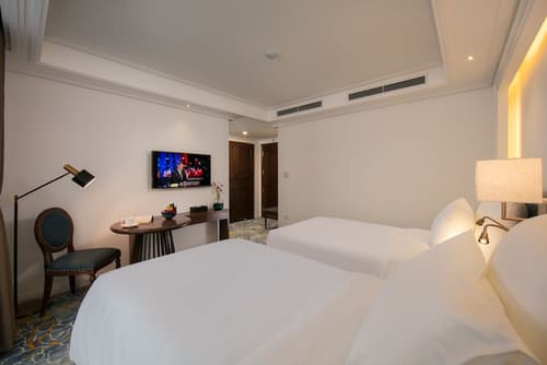 The Oriental Jade Hotel, Room