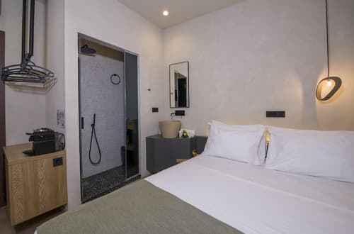 Cretan Berry Sarpaki, Room