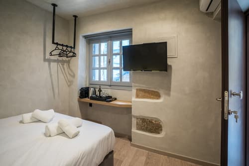 Cretan Berry Sarpaki, Room