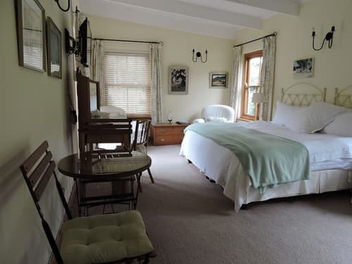 Languedoc Farm, Room