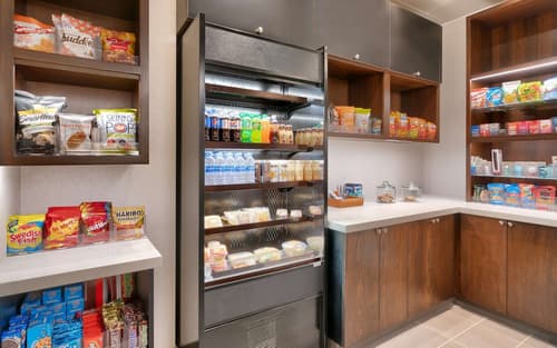 Hyatt Place Anchorage Midtown, Lobby