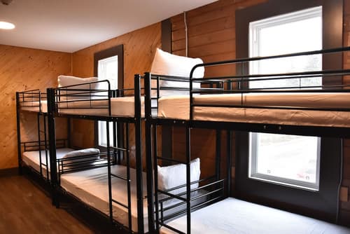 Party Hostel- Canmore Hotel Hostel