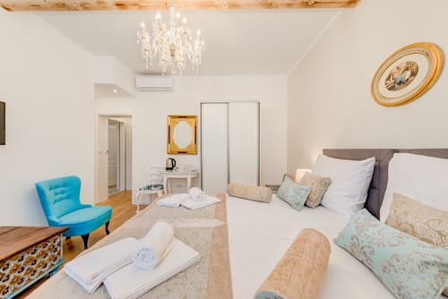 Le Monde Luxury Accommodation