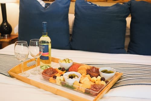 The Evers House, Concierge desk