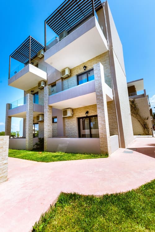 Gregory Comfort Hotel, Front of property