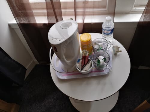 Claredon Hotel, Room