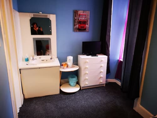 Claredon Hotel, Room