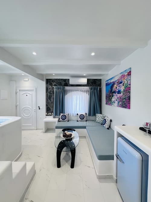 Arlene Suites, Living area