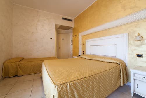 Hotel Diplomat Palace, Room