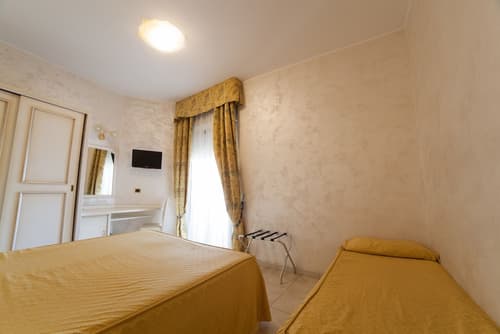 Hotel Diplomat Palace, Room