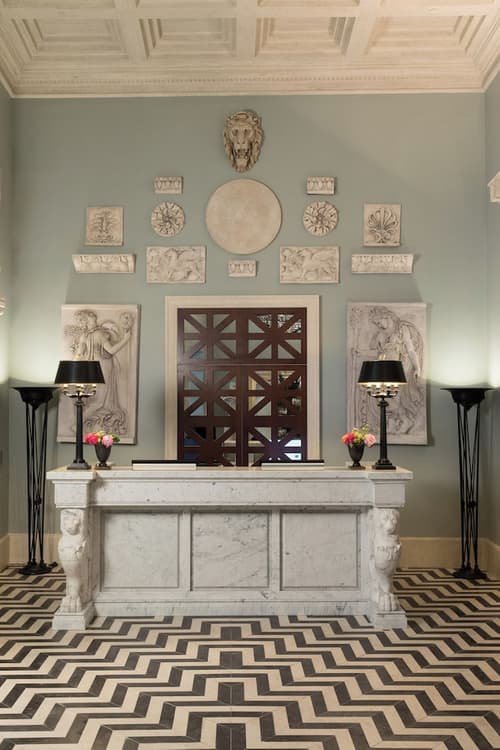 Rocco Forte Hotel de la Ville, Concierge desk