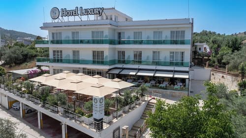 Hotel Luxury, Primary image