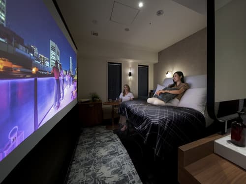 The Lively Osaka Honmachi