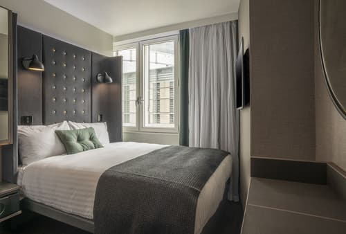 Point A Edinburgh Haymarket, Room