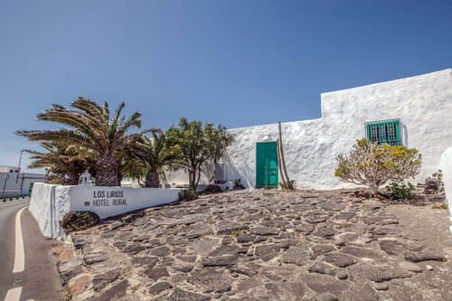 Los Lirios Hotel Rural, Front of property