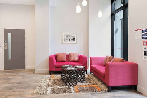 Ramada Suites By Wyndham Victoria Street West, Lobby