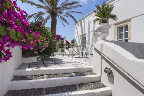 Dimael Mansion, Primary image