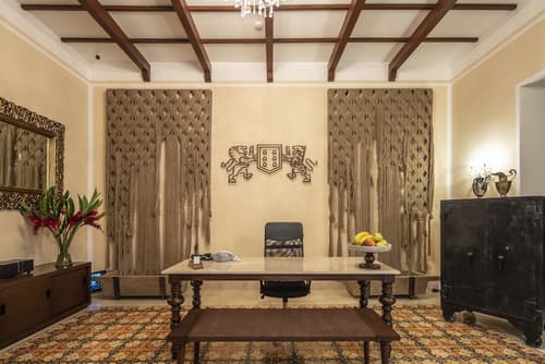 Casa Tavera, Concierge desk