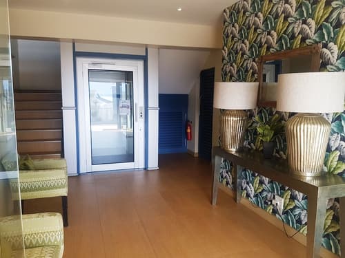 Magellans Hotel, Reception