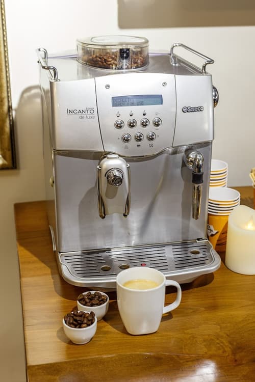 Miro Mansion, Lobby lounge