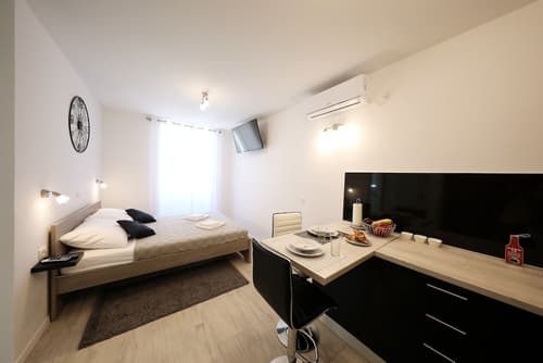 Pyrotima Apartments, Room