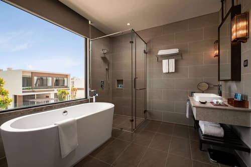 Wyndham Grand KN Paradise Cam Ranh