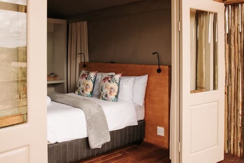 Ndhula Luxury Tented Lodge, Room