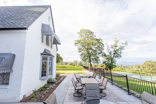 Hummingbird Estate Wine & Suites, Terrace/patio