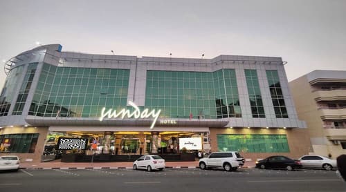 Sunday Hotel Holiday international Dubai, Front of property