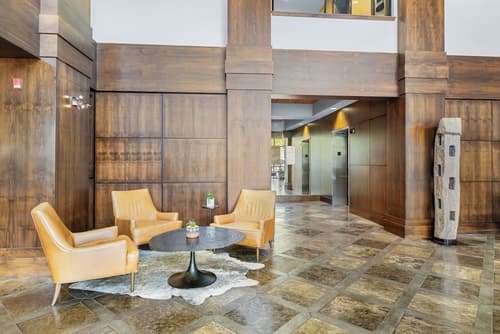 The Oxford Hotel Bend, Lobby sitting area