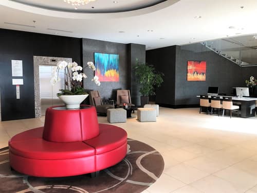 Pinnacle Hotel at the Pier, Lobby sitting area