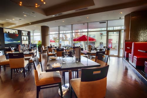 Pinnacle Hotel at the Pier, Restaurant