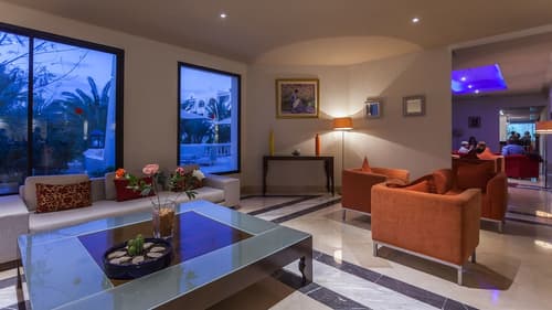 Cesar Thalasso, Lobby sitting area