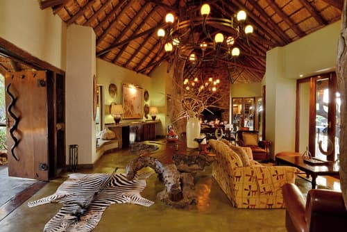 Motswiri Private Safari Lodge, Lobby sitting area
