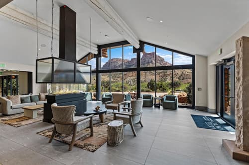 Hotel De Novo Springdale, Tapestry Collection by Hilton, Lobby