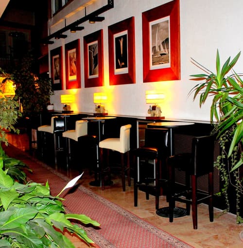 Enjoy Inn, Bar (on property)