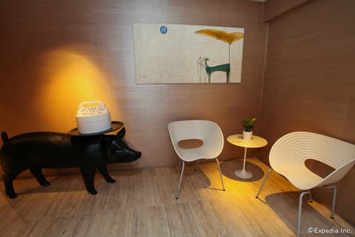 D'Hotel Singapore managed by The Ascott Limited, Lobby sitting area