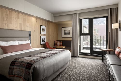 Peaks Hotel & Suites